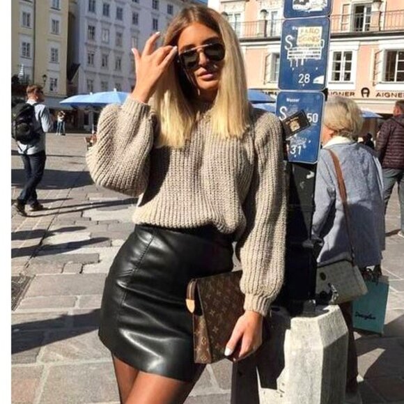 💥CHIC & SEXY💥Vintage 90s Wilsons Maxima Genuine Leather MiniSkirt in Black